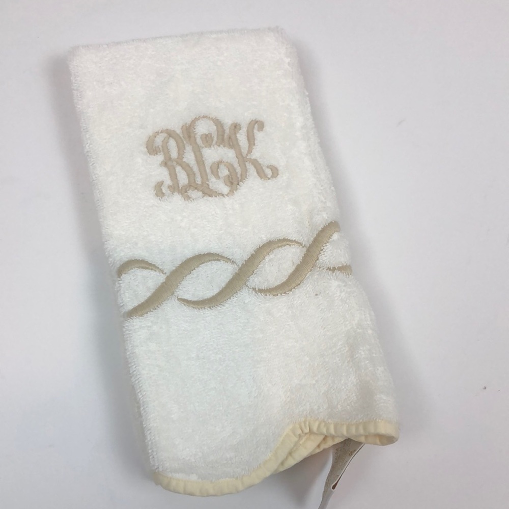 PRATESI MONOGRAMED HAND TOWEL - Picture 1 of 4